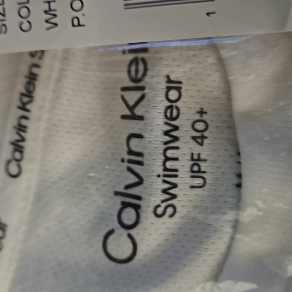 Calvin Klein Long Sleeve Tshirt.BRAND NEW w/ TAGS IN ORIGINAL PACKAGING!! - Picture 2 of 3